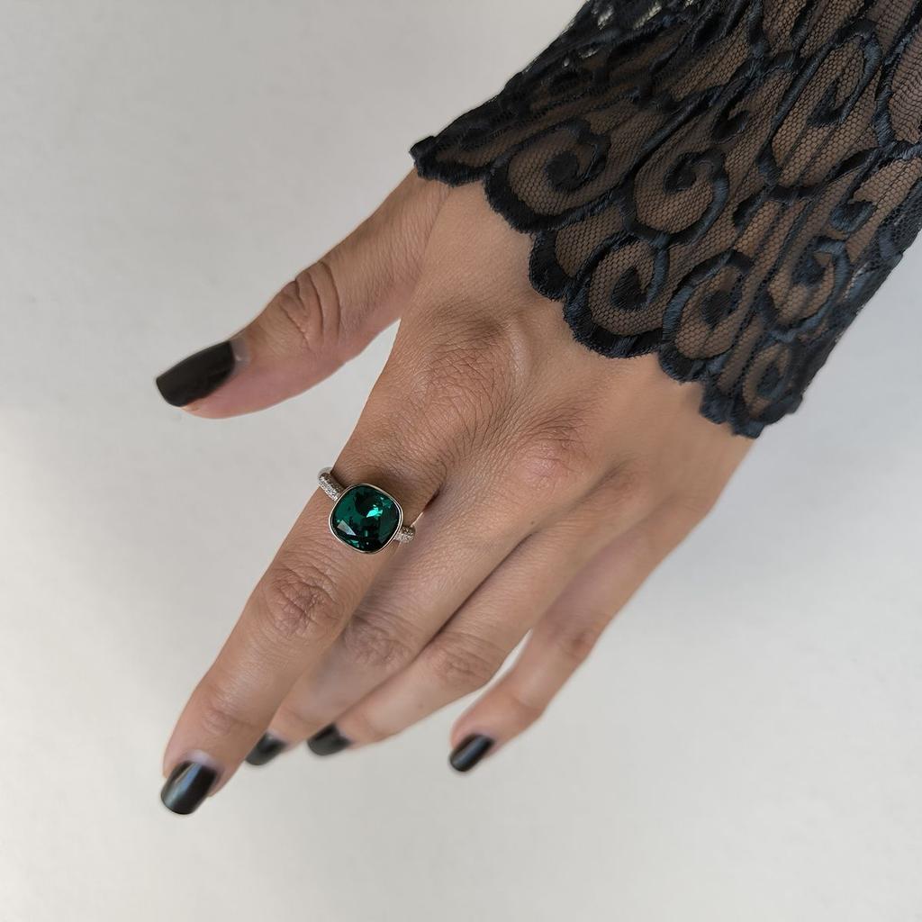 Серебряное кольцо с фианитами, вес изделия 4,39 гр (60002280)