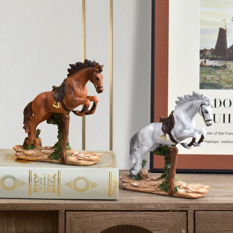 European-style Resin Running Horse Figurine Abstract Art Animal Sculpture Living Room or Office Desktop Horse Decoration Gift