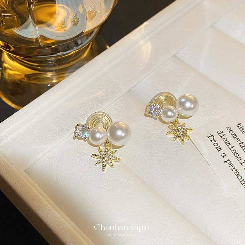 Unique niche pearl stud earrings for women, popular autumn and winter, high-end sense, light luxury temperament, ear clips, women's hole-free earrings