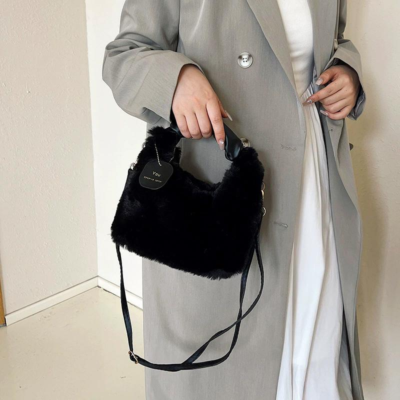 Plush Shoulder Bags for Femme Luxury Designer Soft Winter Ladies Clutch Purse Handbag Fashi Female Crossbody Underarm Bag