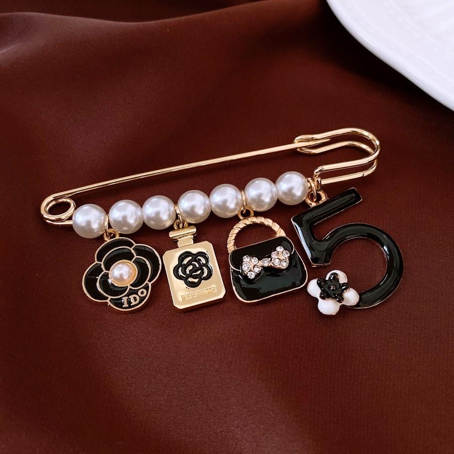 Średniowieczna Vintage Broszka z Kontrastującą Pszczołą Inkrustowana Diamentami Retro Lekki Luksus High-endowa Korsaż Wykwintne Wszechstronne Dodatki Kobiety