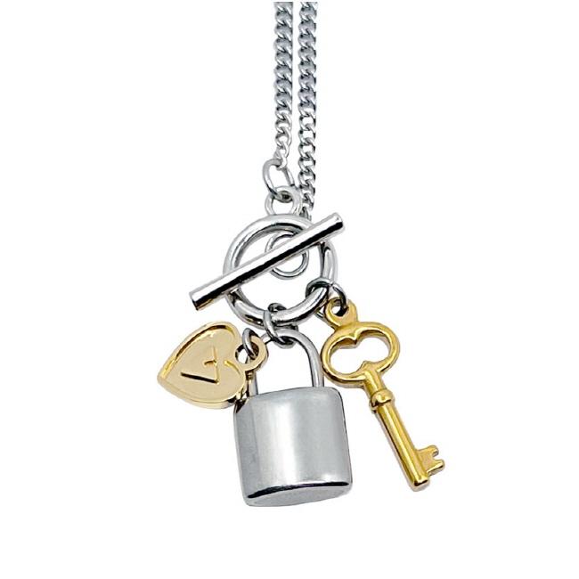 Stray Kids HAN Pick) Mini Heart Lock Toggle Bar Surgical Necklace
