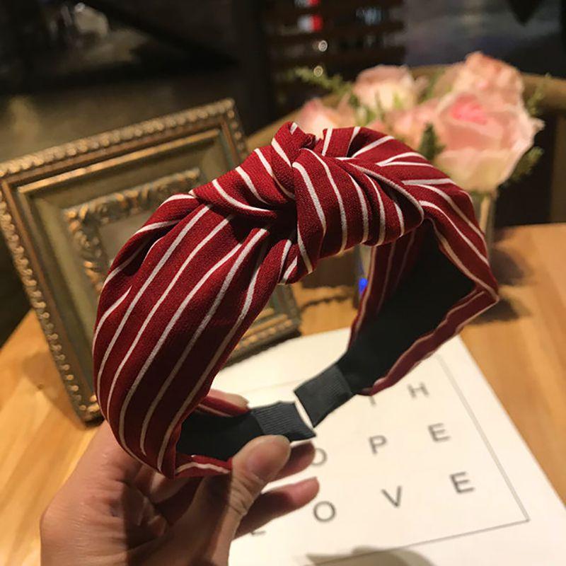 Stylish Women's Cute Hair Band With Twist Band And Wide Brimmed Design For Effortless Chic