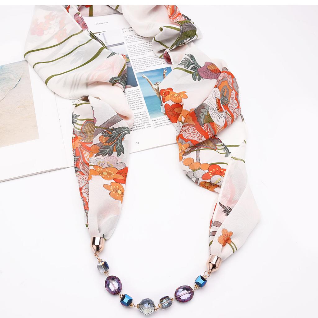 Eșarfe calde de iarnă, șaluri, curele clasice în carouri, cardigane și pături calde pentru uz extern