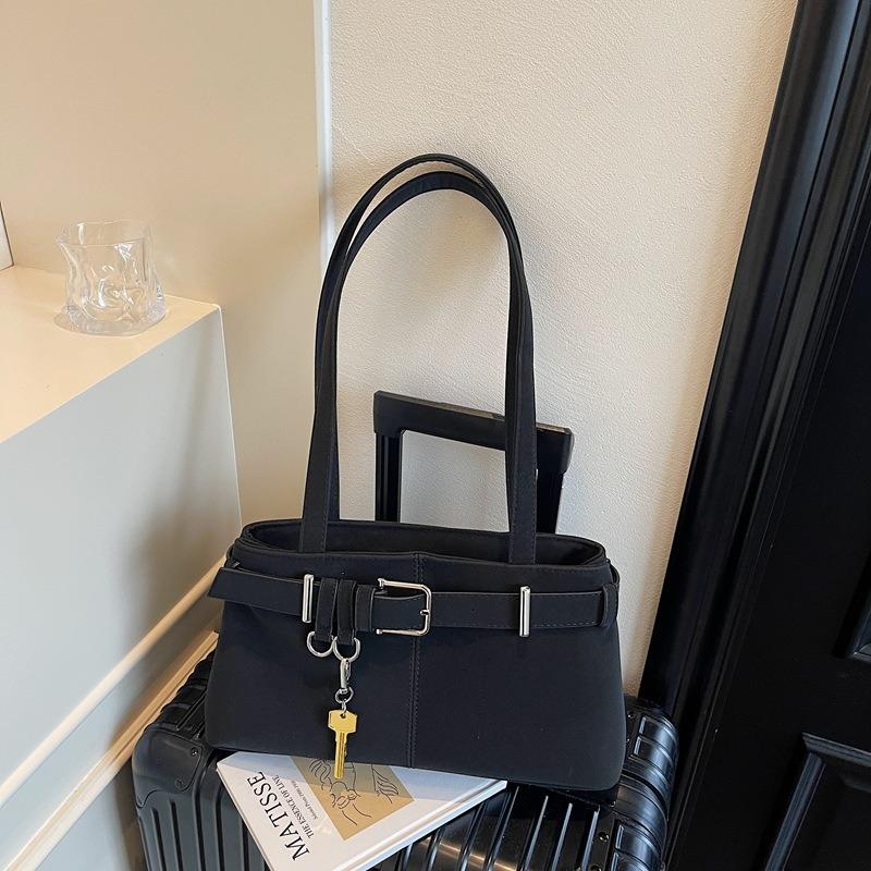 

Niche design bag belt buckle shoulder handbag underarm bag locomotive bag new women s bag чорний