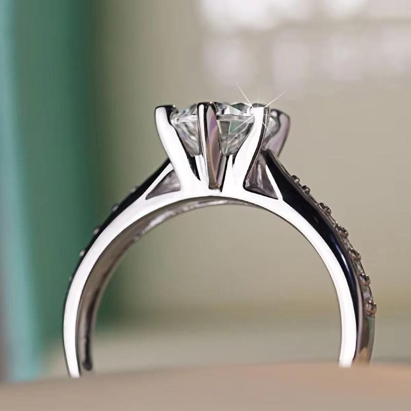 Anello Classico di Lusso in Argento Sterling 925 per Donna Gioielli Sei Griffes Semplice Anello da Donna con Diamante Sintetico Regalo di Fidanzamento Matrimonio