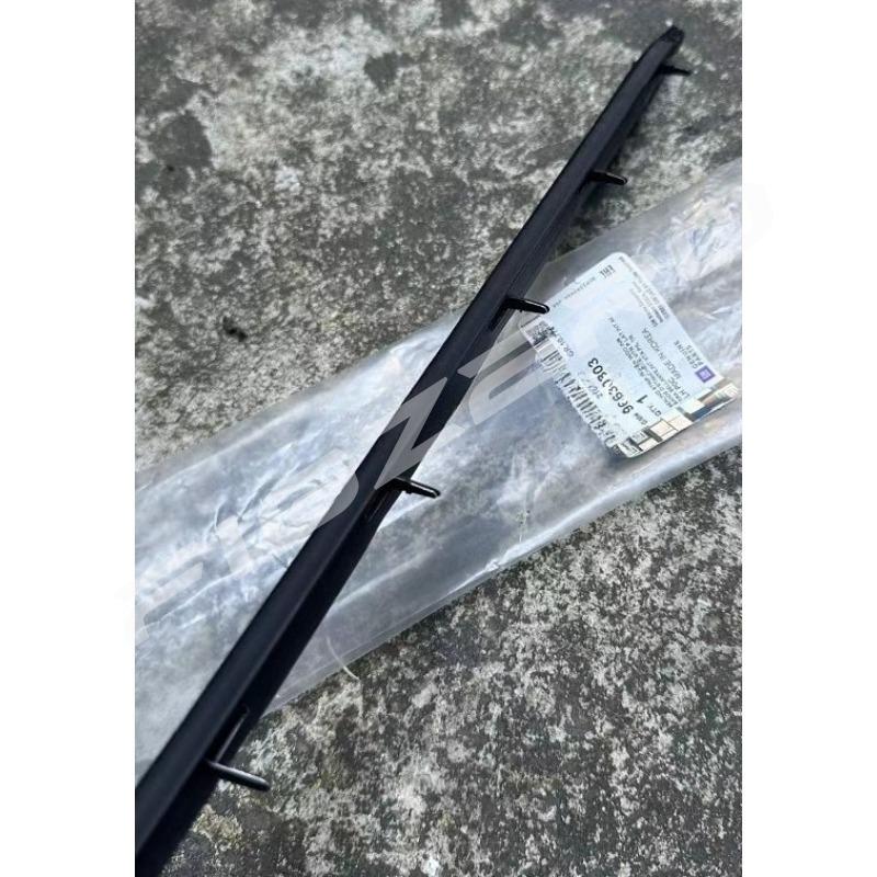 96630803 Bandes de pression intérieures pour vitre de porte avant Garniture intérieure de fenêtre Bande d'étanchéité en caoutchouc pour Chevrolet Captiva pour Opel Antara