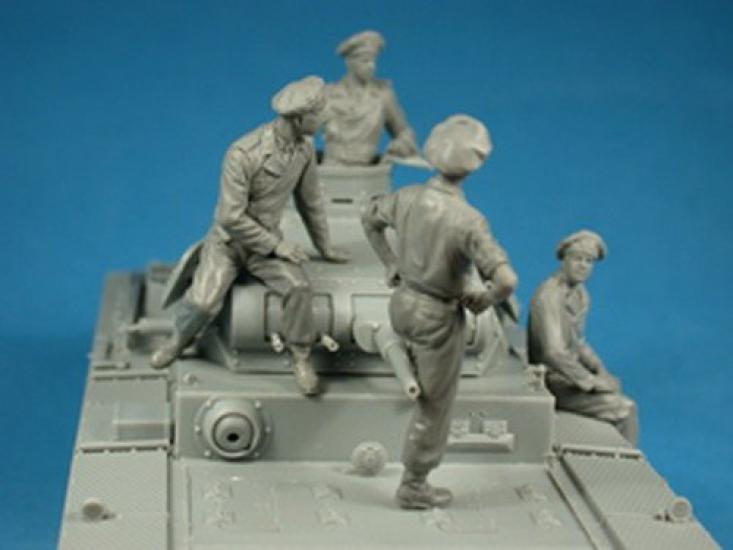 MiniArt MA35191 German Tank France Plastic Model Kit 1/35 Crew, 1940, 5-Piece