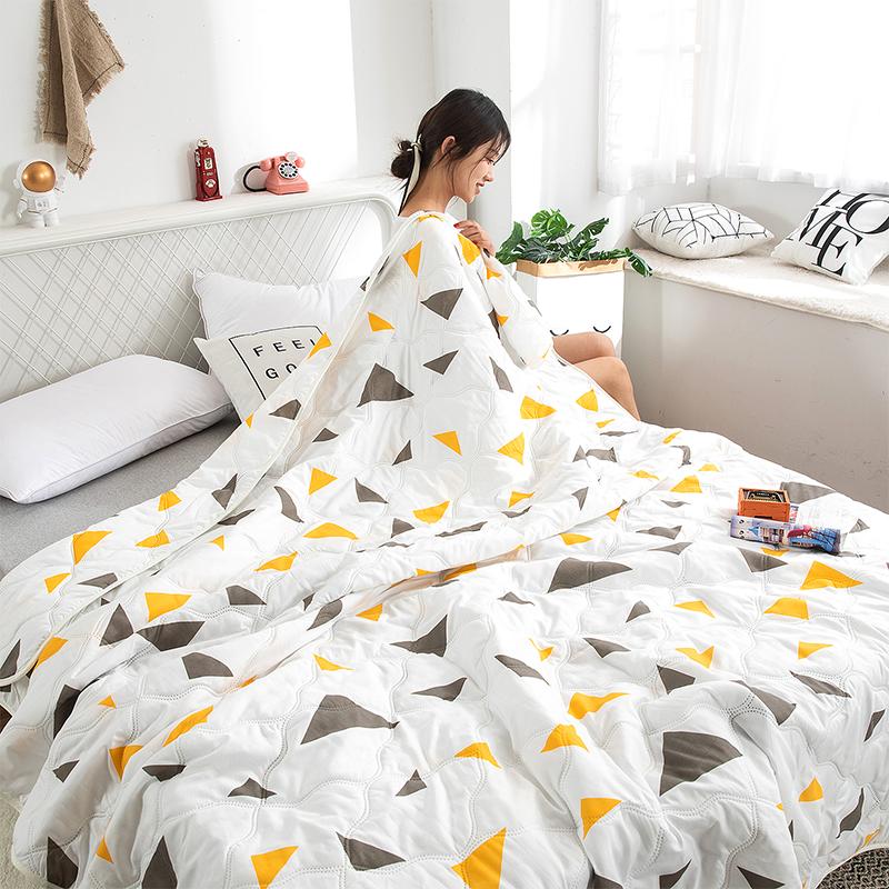 Geometric Triangle Pattern Summer Quilt-Lightweight Breathable Cotton Bedspread for Summer Yellow & Gray Design