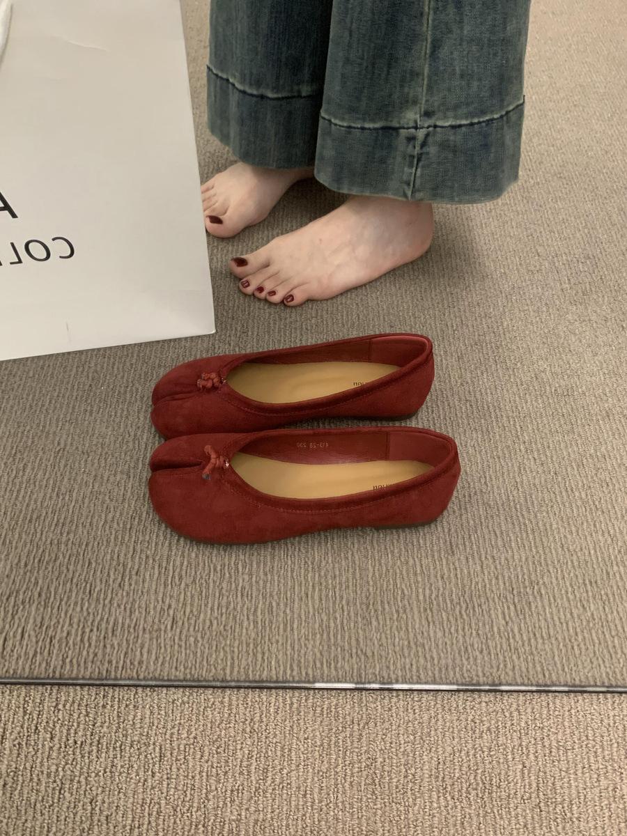 

Niche design sense, split-toed pig s trotters, shoes are versatile and not tired, soft-soled horseshoe shoes, one pedal, ballet single shoes for women 39