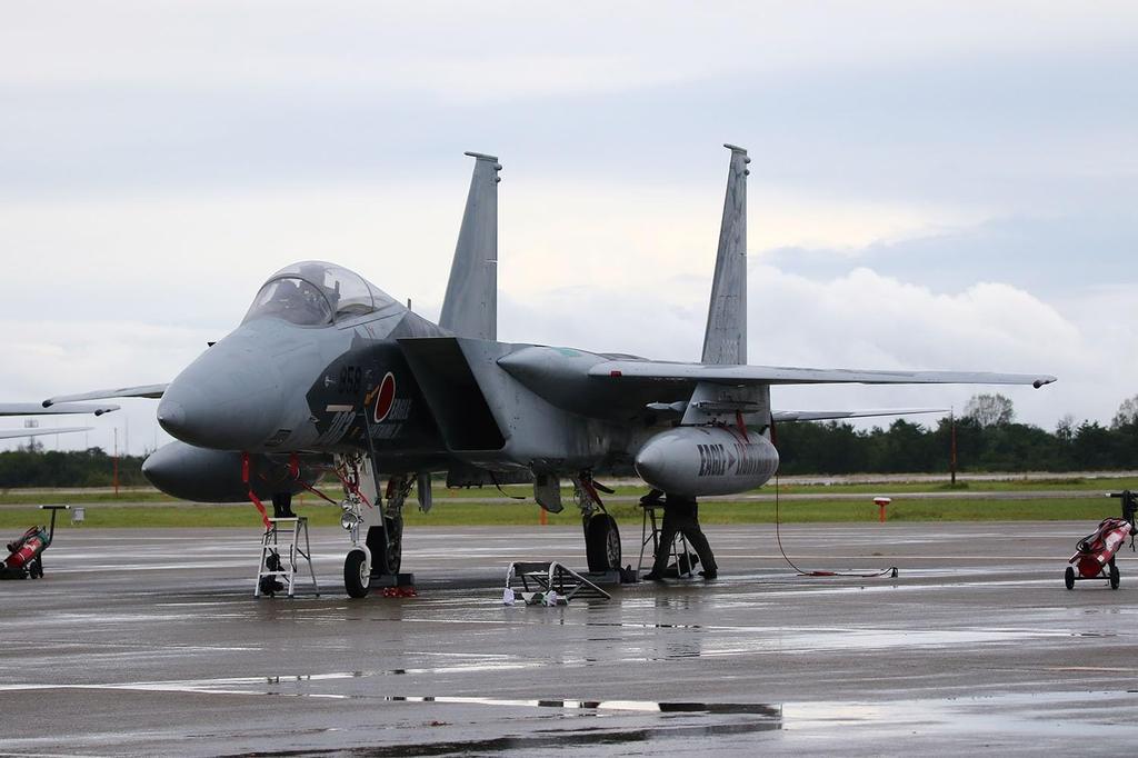 Platz 1/72 Japan Air Self-Defense Force F-15J Eagle 303rd Squadron 2025 Komatsu Air Base Air Show Commemorative Paint Scheme Plastic Model Kit AC-109