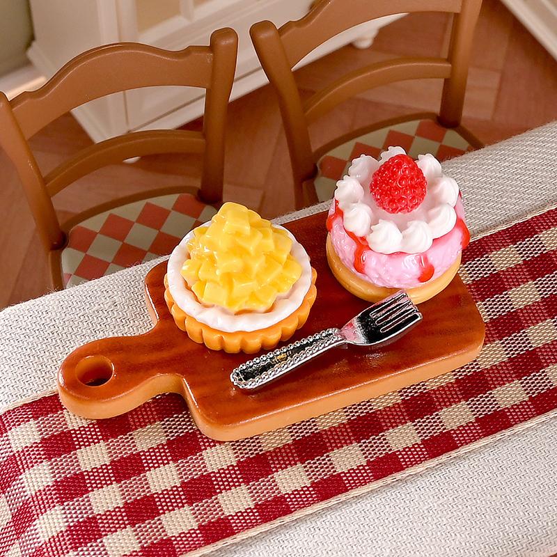 2Pcs/Set Dollhouse Mini Cake Dessert Model Dollhouse Mini Kitchen Decoration Dolls House Accessories Pretend Play Toys