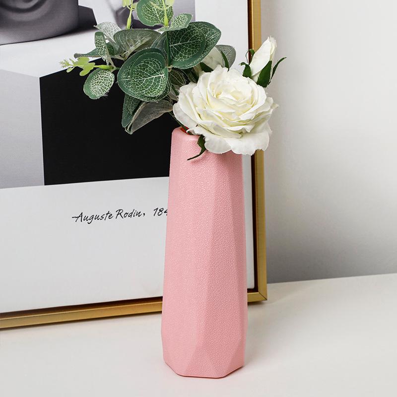 Nordic Style Round Plastic Vase - Fashionable, Simple, Anti-Fall Porcelain Imitation for Home Decoration and Flower Arrangements.