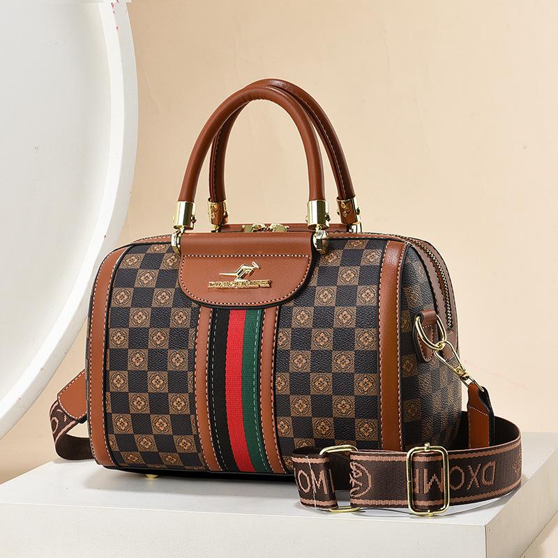Autumn and winter popular women s shoulder messenger bag, new fashionable and atmospheric women s versatile trendy pillow small bag
