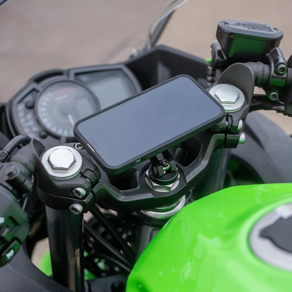 SP Connect Moto Stem Mount Pro smartphone mount for compatible with suitable for supersport High-rigidity motorcycles, clip-on handlebars, bikes.