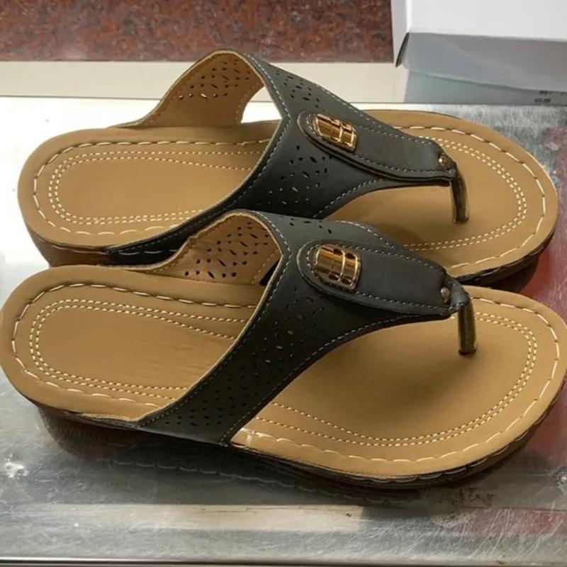 Fashion Ladies Shoes 2025 Fashion Pinch Toe Women's Slippers New Metal Decoration Beach Slippers Women Summer Solid Plus Size Flip Flops