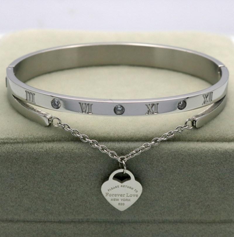 Luxury Stainless Steel Bracelet & Bangle Heart Love Tag Bracelet Jewelry for Women