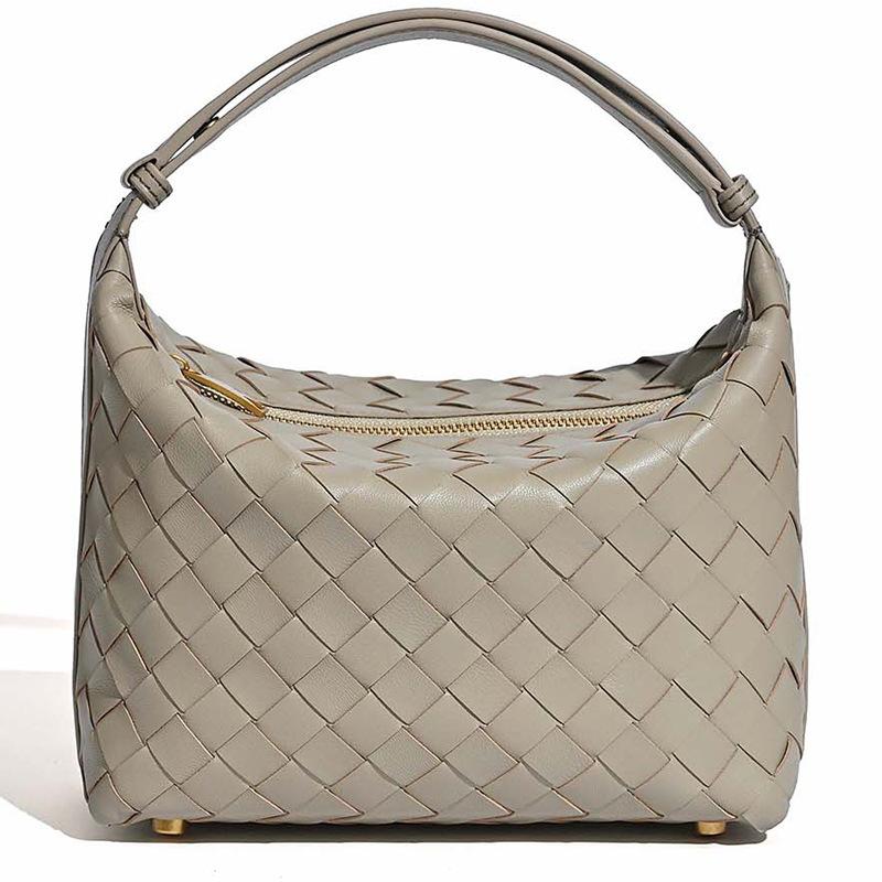 New woven shoulder handbag, lambskin lunch box bag, fashionable and high-end underarm bag, messenger bag.