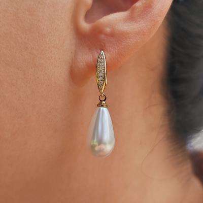 Weiße Kunstperlen-Hängeohrringe für Damen 2025 Neue Mode Ohrring Goldene Party Schmuck Accessoires