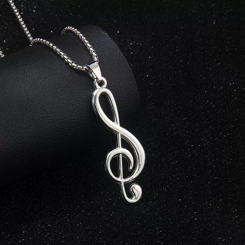 Korean Pearl Necklace: High-End Silver Clavicle Chain with Niche Design, Perfect for Light Luxury and Sweater Pendants.