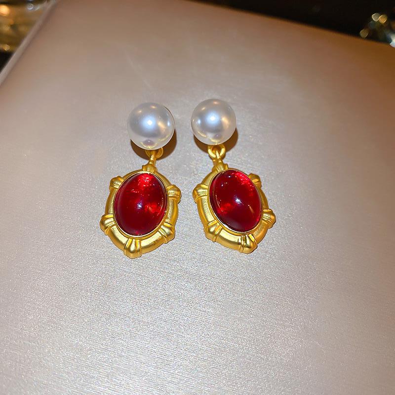Vintage medieval exaggerated earrings women, fashionable retro high-end earrings literary light luxury temperament earrings