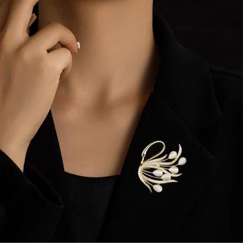 Lovely Birds Butterfly Cat Brooch For Women Pearl Rhinestone Trendy Animal Jewelry Coat Dress Lapel Pins Wedding Party Gifts