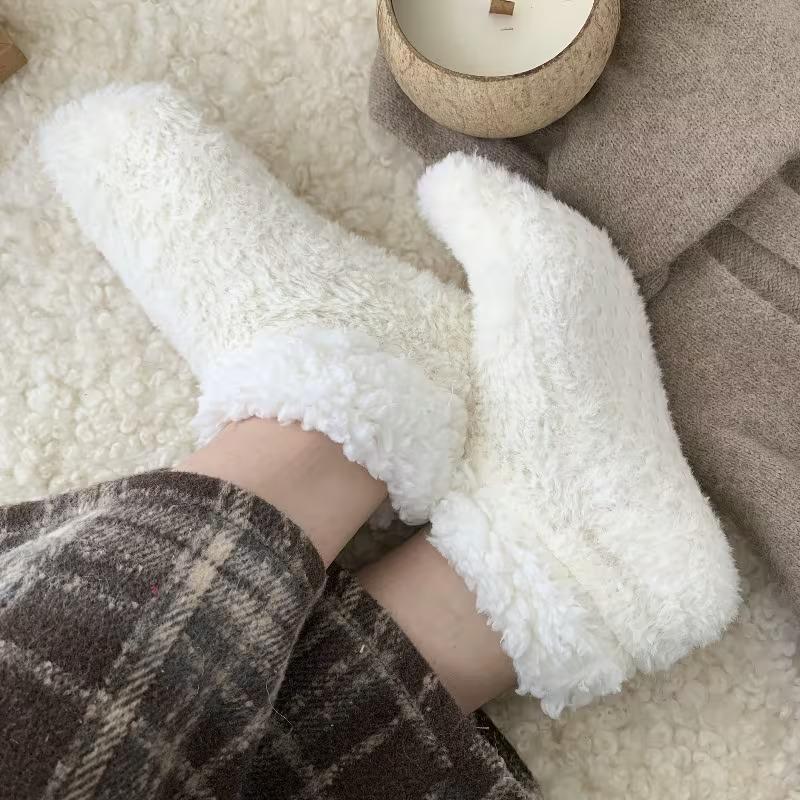 Women  Thickened  Winter Socks with Fleece Lining  Anti-Slip Soft  Short Home  Socks for  Warmth and Comfort In Cold Weather