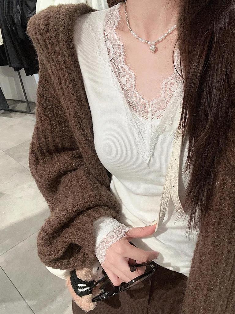 Chic V-Neck Lace Patchwork Long-Sleeve Slim-Fit Korean Style Top for Autumn/Winter
