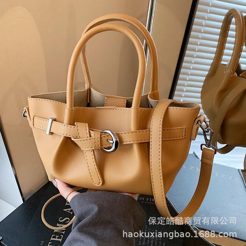 Portable trend versatile bucket bag women's 2025 new Korean version fashion high-end shoulder bag to work commuter women's bag