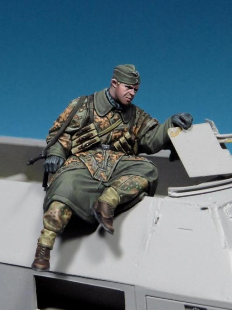 The Bodi 1/35 WWII German Waffen-SS Sd.Kfz 251 Crew Part 4 Resin Kit TBO35222 (Person)