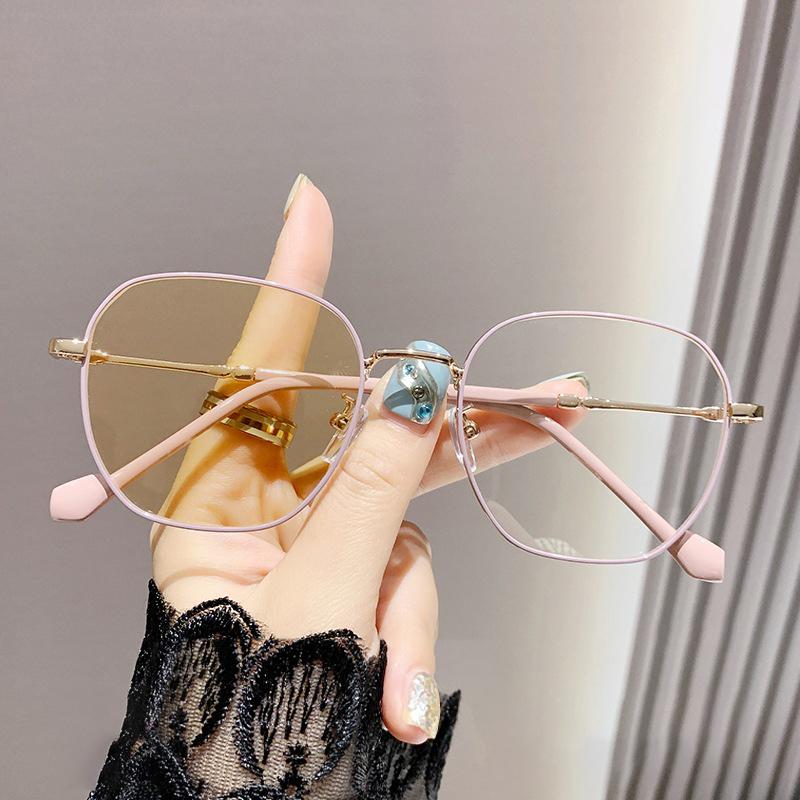 Photo-sensitive Intelligent Color-changing Glasses With Anti-blue Light Feature, Large Frame, Women's Nearsighted Glasses 9791