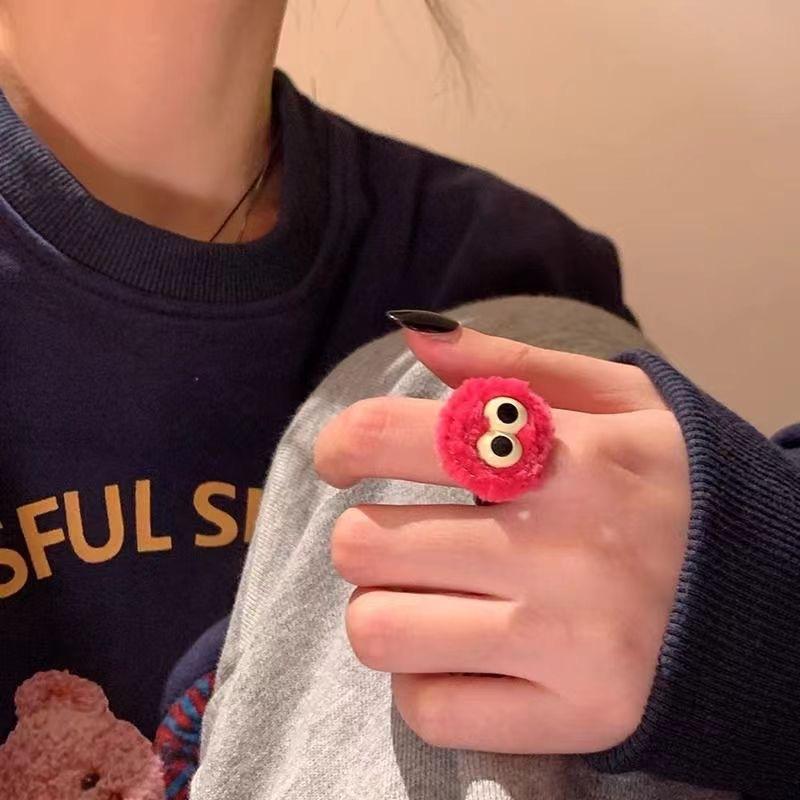 Cute Little Coal Ball Plush Open Ring for Women, Autumn Winter Niche Cartoon Funny Personality Fashion Adjustable Index Finger Jewelry