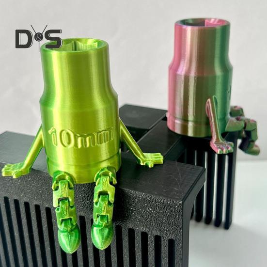 Socket Buddy, 3D-gedruckte Steckdosenfigur mit beweglichen Beinen, Schreibtischdekor, Stifthalter, Geschenk für Mechaniker und Heimwerker