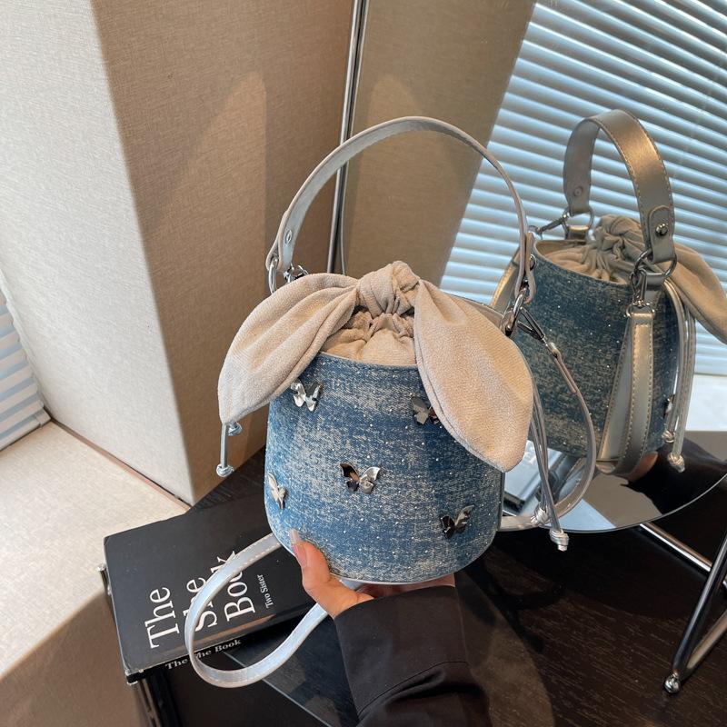 

Fashion contrasting small bag women s new popular versatile messenger bag portable denim bucket bag синий
