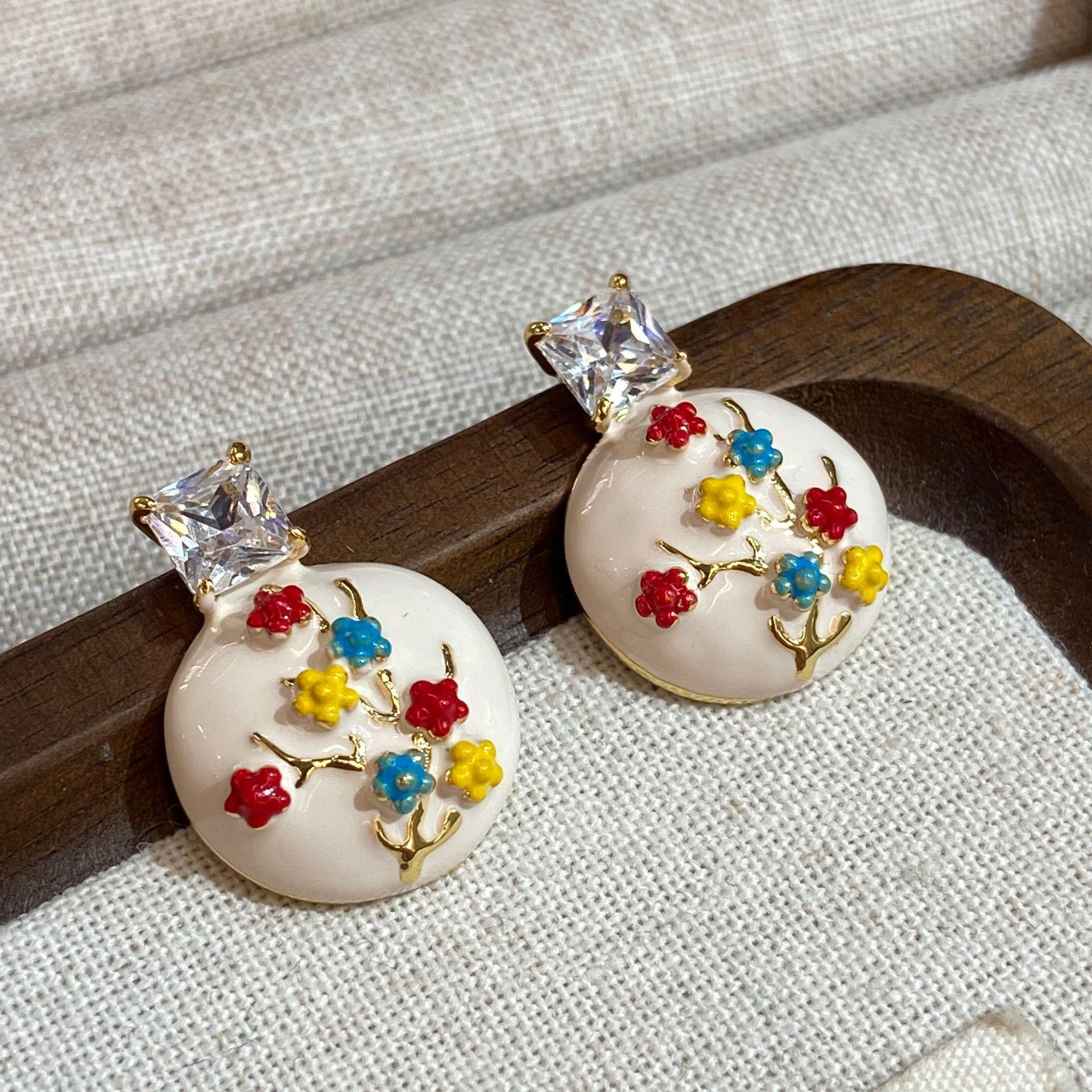 

Japanese Cherry Blossom Zircon Shiny Oil Drip Gold-Plated Stud Earrings Female, Retro Fashion Personality Versatile Gold-Plated