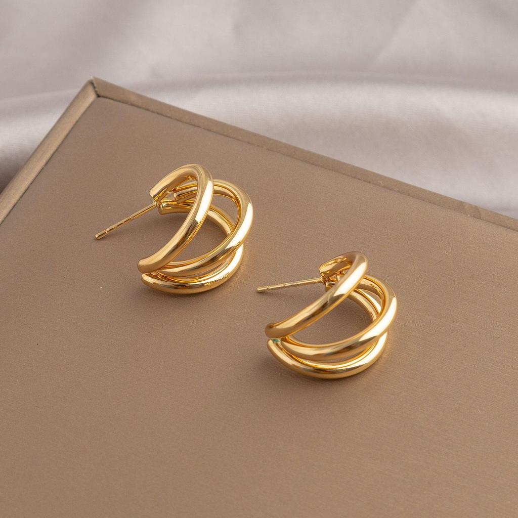 Gold Titanium Steel Geometric Oval Earrings for Women: Light Luxury, High-End Fashion, Elegant and Minimalist Design