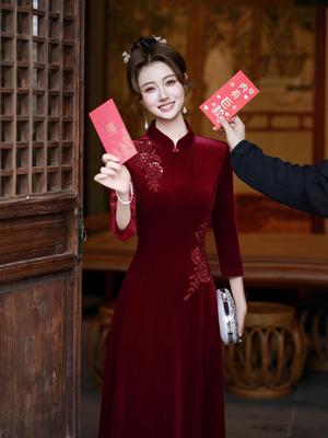 Elegant Autumn Gold Velvet Qipao: Slimming Mother-in-Law's Wedding Dress 2025