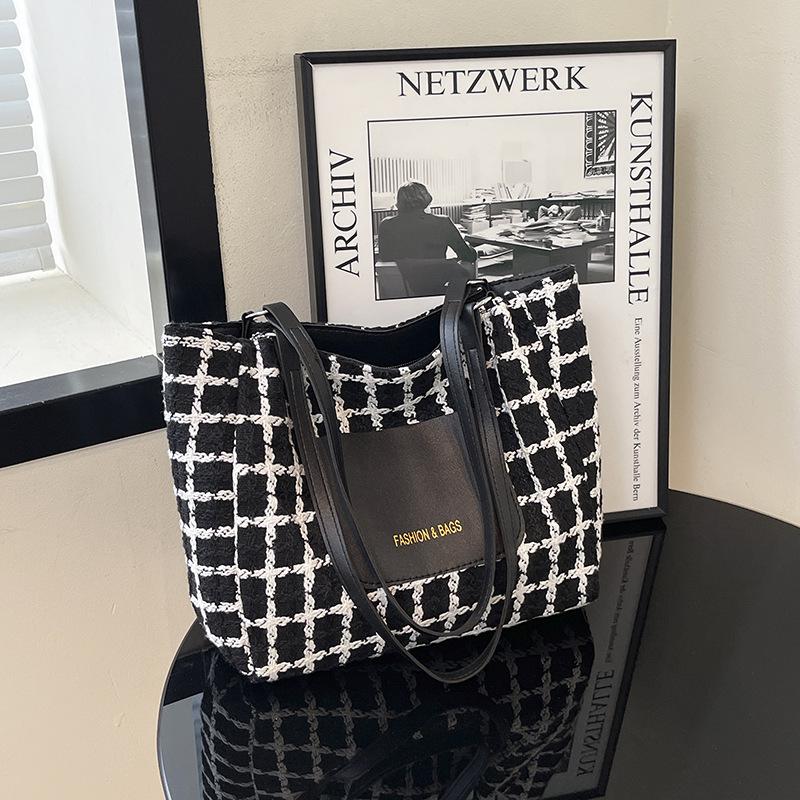 

Сумка женская большой вместимости 2025 новая модная популярная клетчатая на плечо большая сумка для отдыха классная сумка-тоут для通勤 женщин