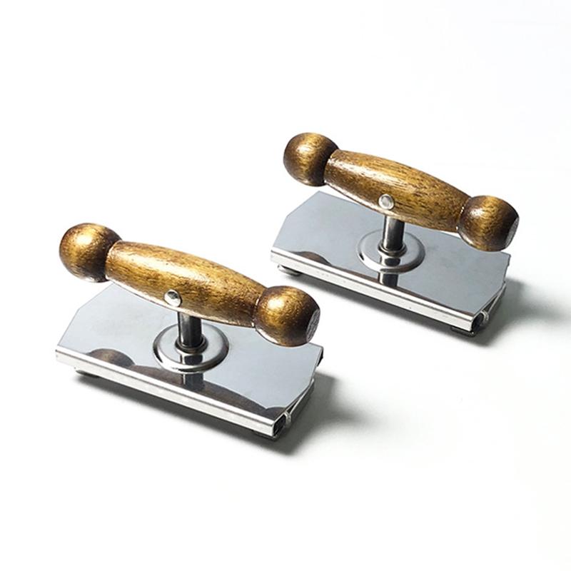 Ny Multifunktionell Flasköppnare i Rostfritt Stål med Ekhandtag Justerbar Kapsylskruv Enkel Kapsylskruv Burköppnare Köksredskap