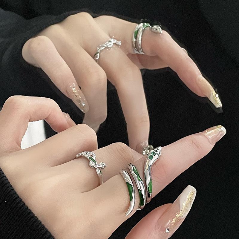 Niche Design Green Snake High-End Ring Female Cold Wind French Personality Opening Dark Wind Fashion
