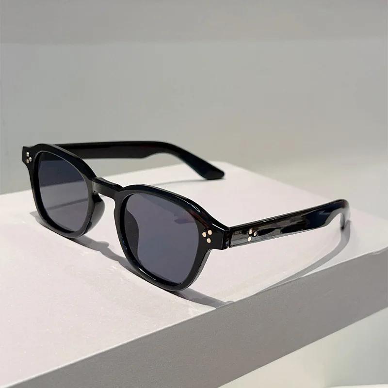 Vintage Square Sunglasses Women For Men Luxury Brand Designer Sun Glasses Punk Popular Classic Rivet Outdoor Driving Eyeglasses