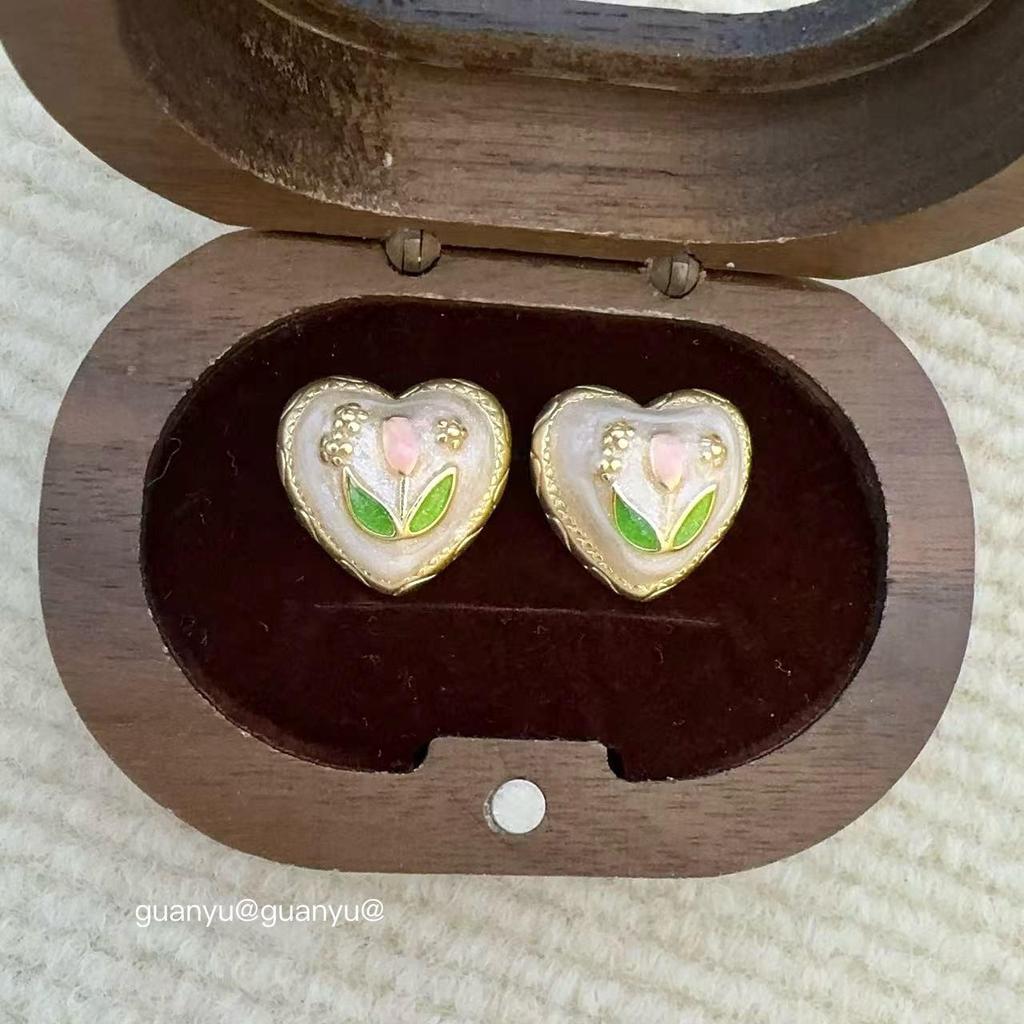 Fresh Tulip Heart Stud Earrings: Elegant and Versatile Women's Fashion Accessory