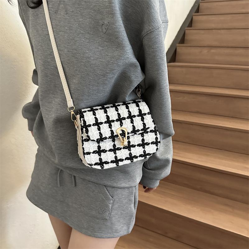 Simple Plaid Design Woolen 2025 New Exquisite Lock Casual Shoulder Crossbody Small Square Women's Bag