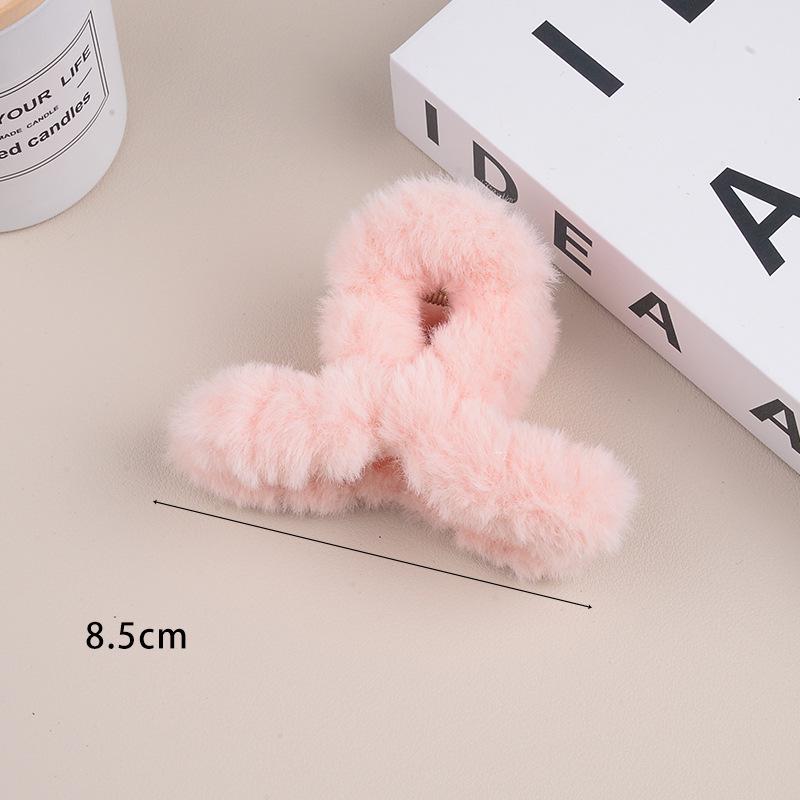 Large Milk Coffee Plush Claw Clip: Fluffy Autumn/Winter Hairpin for Women