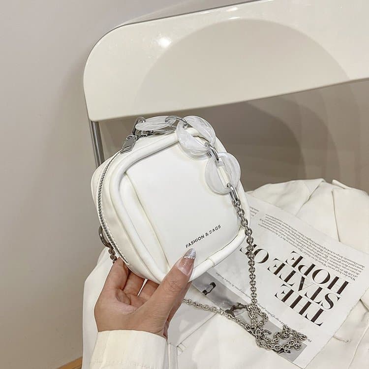 White PU acrylic chain mini messenger bag белый