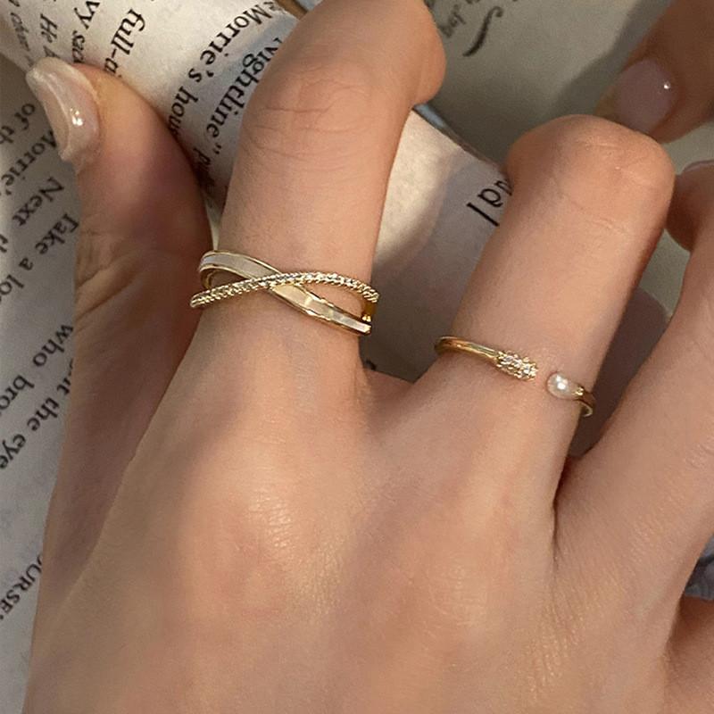 Korean Artistic Daejeon 2022 Trendy Shell Cross Ring For Women Modern Fashionable Hand Jewelry