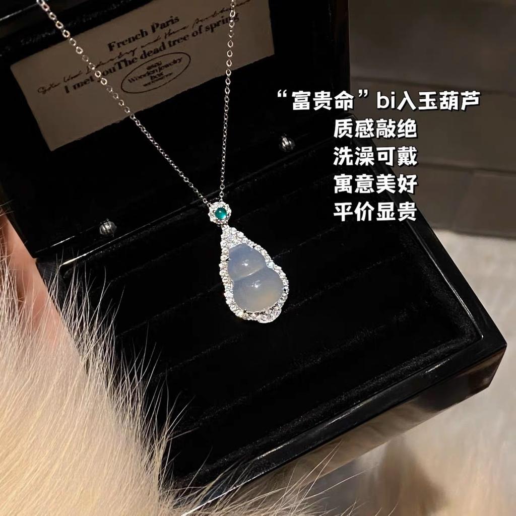 Glacier Gourd New Chinese Style Natural Ice-Translucent White Chalcedony Necklace with Fortune and Prosperity Agate Pendant, High-End Clavicle Chain