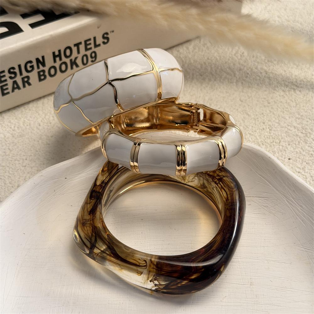 3 Styles Vintage Enamel Drop Oil Irregular Wave Acrylic Bracelet for Women Boho Geometric Stackable Wide Cuff Bracelets Jewelry