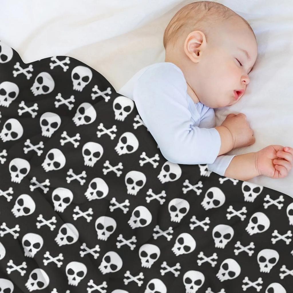 Skull & Crossbones on Black // Halloween Collection Throw Blanket Moving Winter beds for winter Heavy Blankets