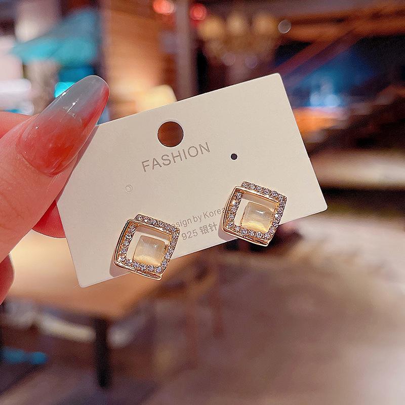 S925 Silver Needle Pearl Stud Earrings for Women